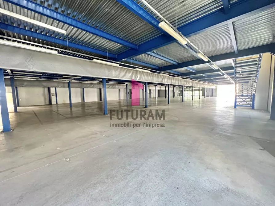 Immagine 8 di Capannone industriale in affitto  a Chiuppano