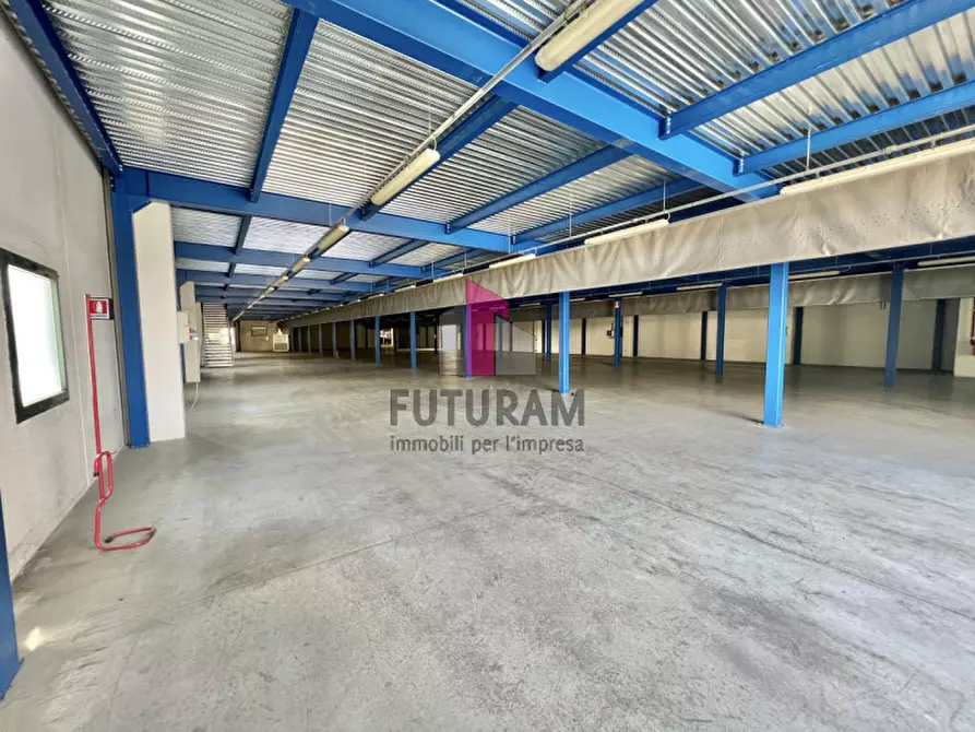 Immagine 9 di Capannone industriale in affitto  a Chiuppano