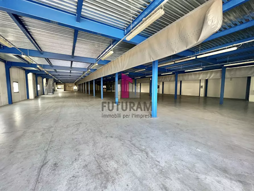 Immagine 10 di Capannone industriale in affitto  a Chiuppano