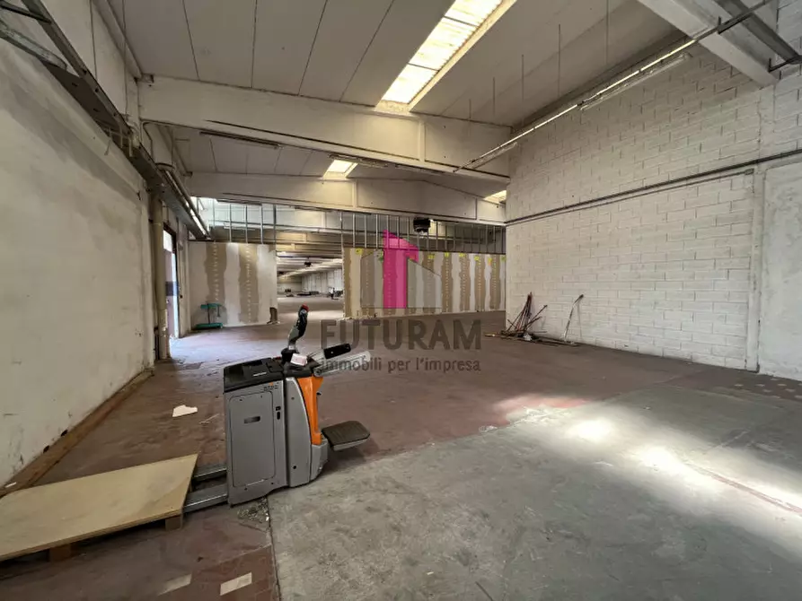 Immagine 12 di Capannone industriale in affitto  a Chiuppano