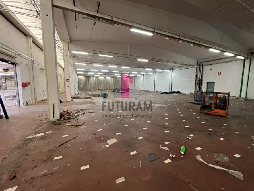 Immagine 13 di Capannone industriale in affitto  a Chiuppano