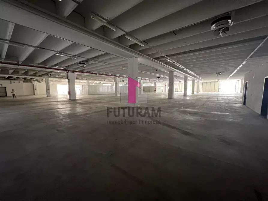 Immagine 16 di Capannone industriale in affitto  a Chiuppano