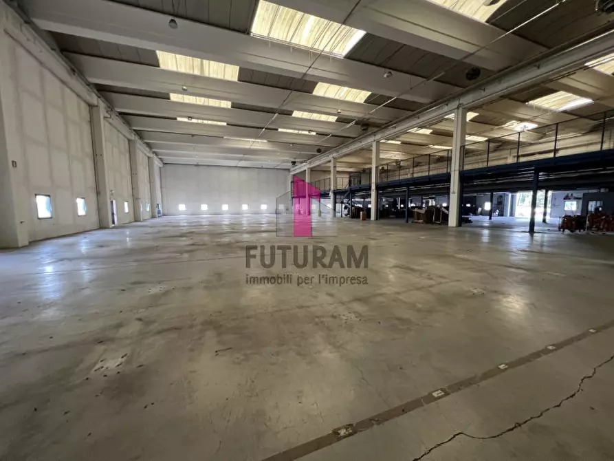 Immagine 18 di Capannone industriale in affitto  a Chiuppano