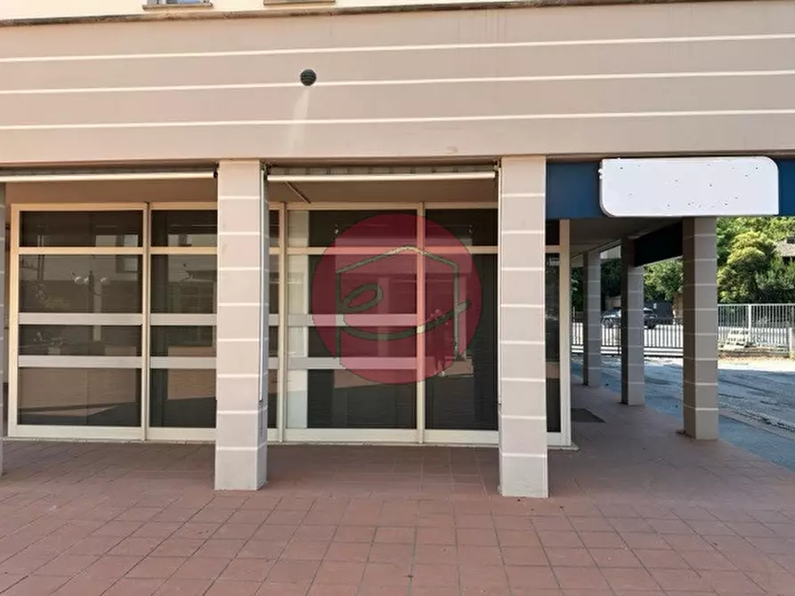 Immagine 4 di Negozio in vendita  a Savignano Sul Rubicone