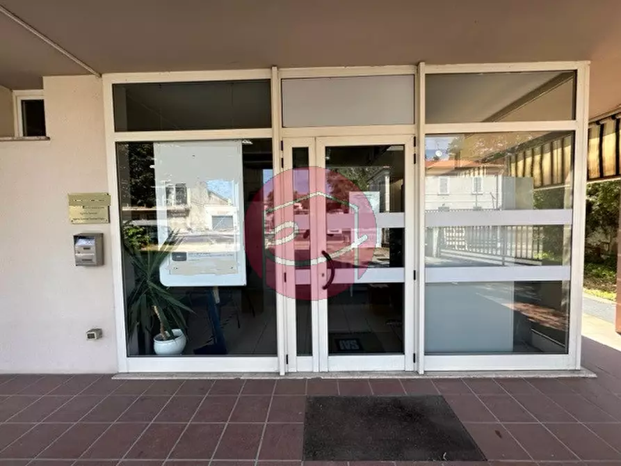 Immagine 7 di Negozio in vendita  a Savignano Sul Rubicone