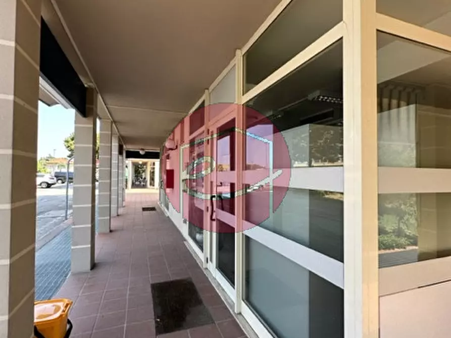 Immagine 9 di Negozio in vendita  a Savignano Sul Rubicone