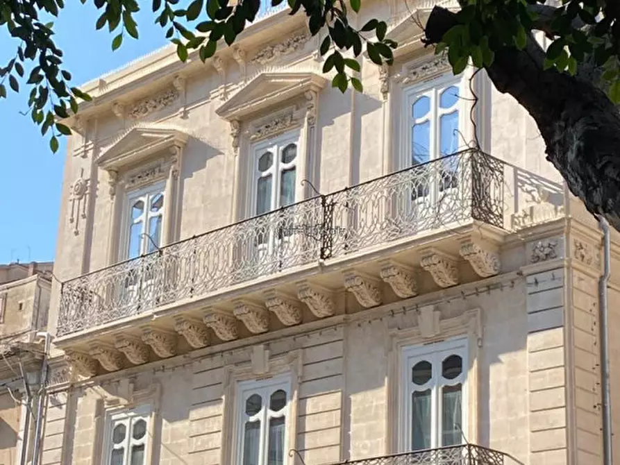 Immagine 1 di Palazzo in vendita  in Via Vittorio Veneto a Modica