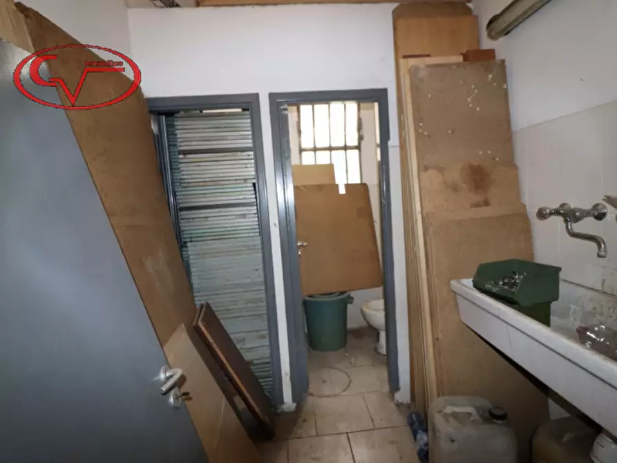 Immagine 13 di Magazzino in vendita  in viale diaz a Montevarchi