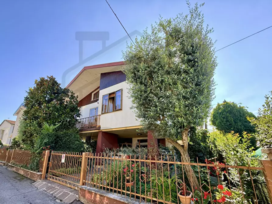 Immagine 1 di Casa indipendente in vendita  in Via Pinazza a Abano Terme
