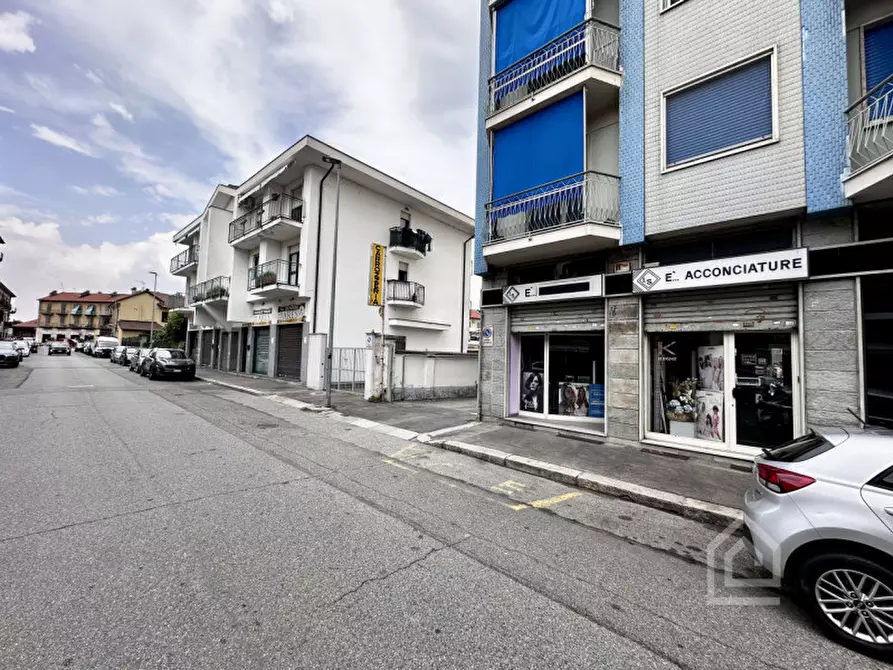 Immagine 3 di Negozio in vendita  in Via Damiano Chiesa 13 a Torino