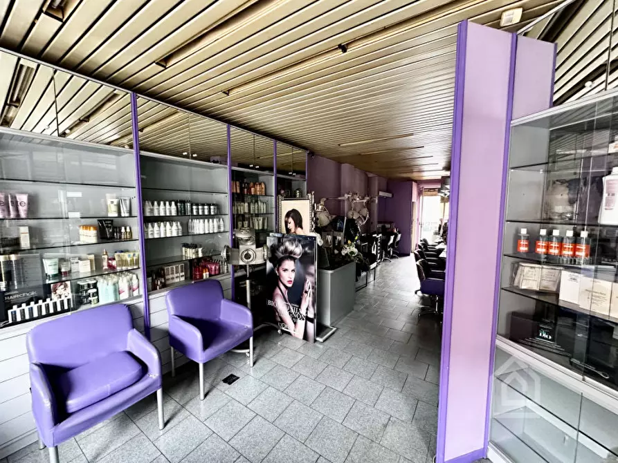 Immagine 7 di Negozio in vendita  in Via Damiano Chiesa 13 a Torino