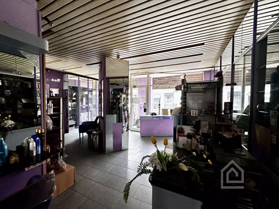 Immagine 10 di Negozio in vendita  in Via Damiano Chiesa 13 a Torino