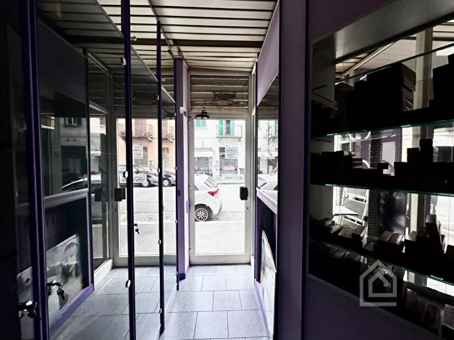 Immagine 13 di Negozio in vendita  in Via Damiano Chiesa 13 a Torino