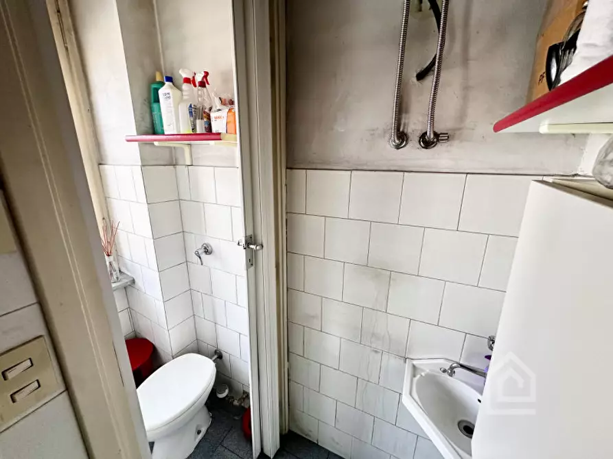 Immagine 19 di Negozio in vendita  in Via Damiano Chiesa 13 a Torino