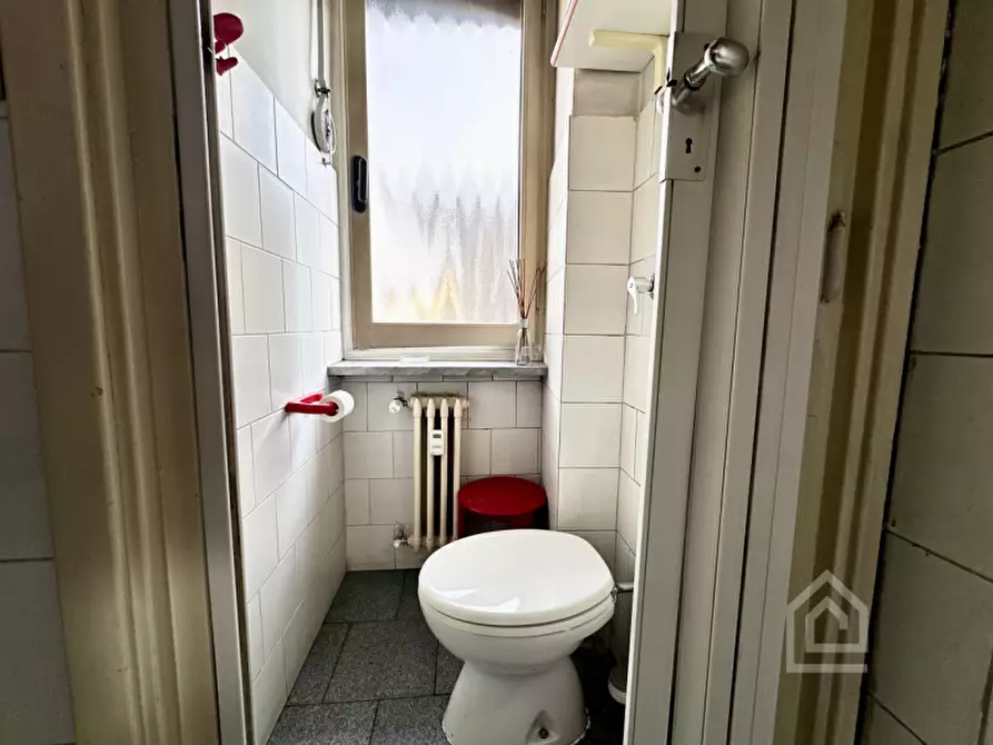 Immagine 20 di Negozio in vendita  in Via Damiano Chiesa 13 a Torino