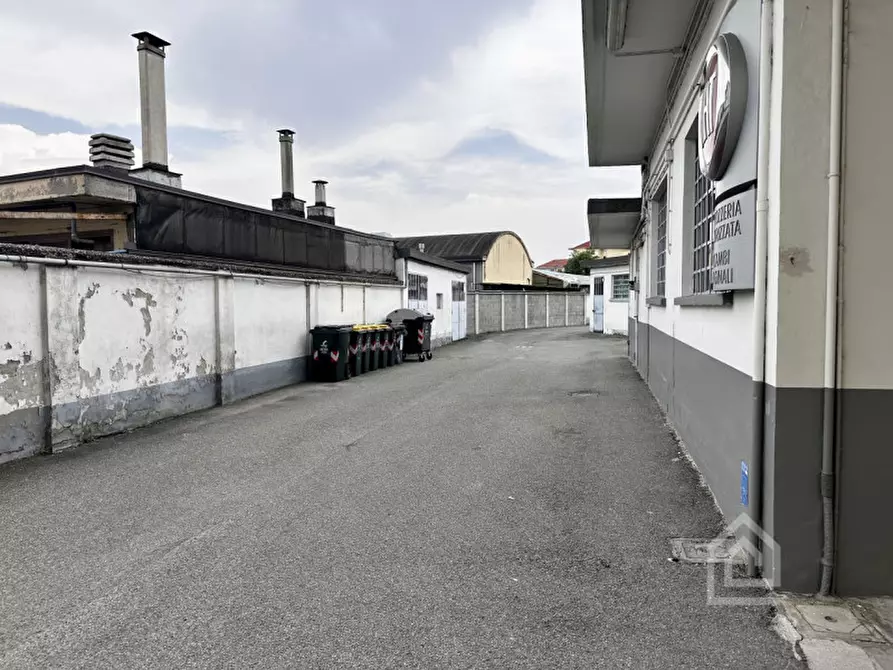 Immagine 25 di Negozio in vendita  in Via Damiano Chiesa 13 a Torino