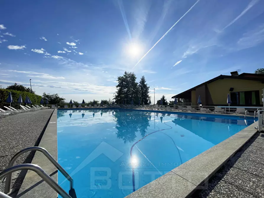 Immagine 2 di Attività commerciale in vendita  in via torino 145 a Cureggio