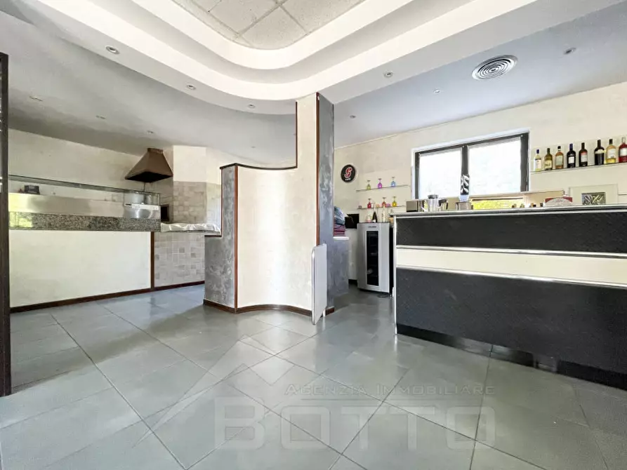 Immagine 7 di Attività commerciale in vendita  in via torino 145 a Cureggio