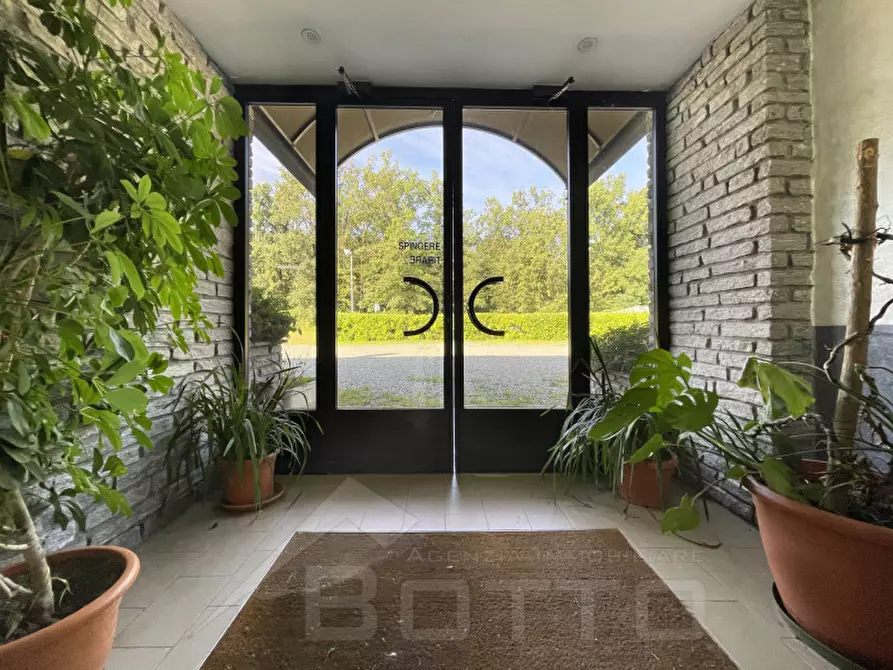 Immagine 9 di Attività commerciale in vendita  in via torino 145 a Cureggio