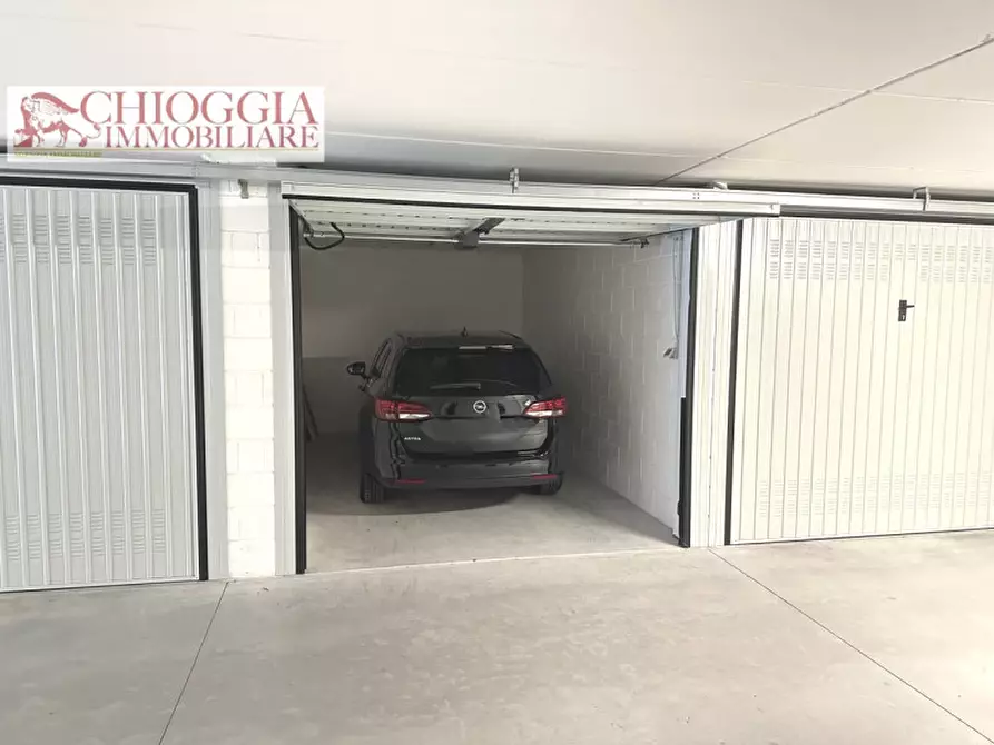 Immagine 1 di Garage in affitto  in VIALE MARCO POLO 69 a Chioggia