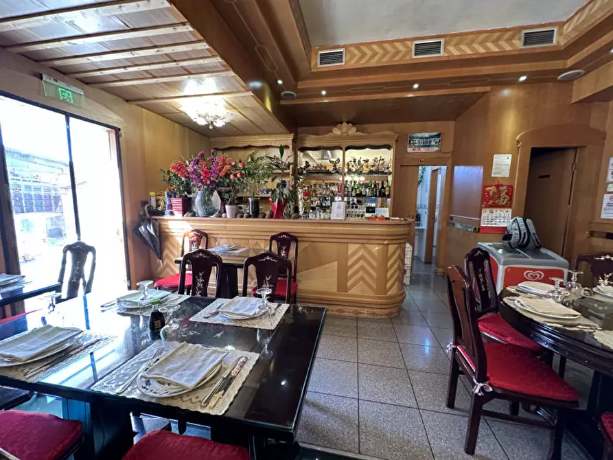 Immagine 8 di Negozio in vendita  a Senigallia