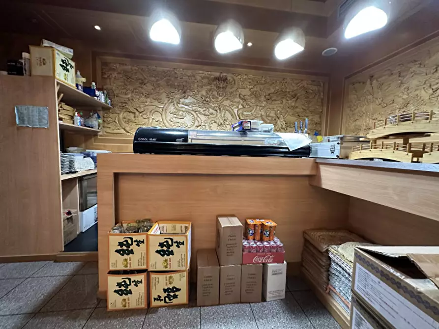 Immagine 12 di Negozio in vendita  a Senigallia