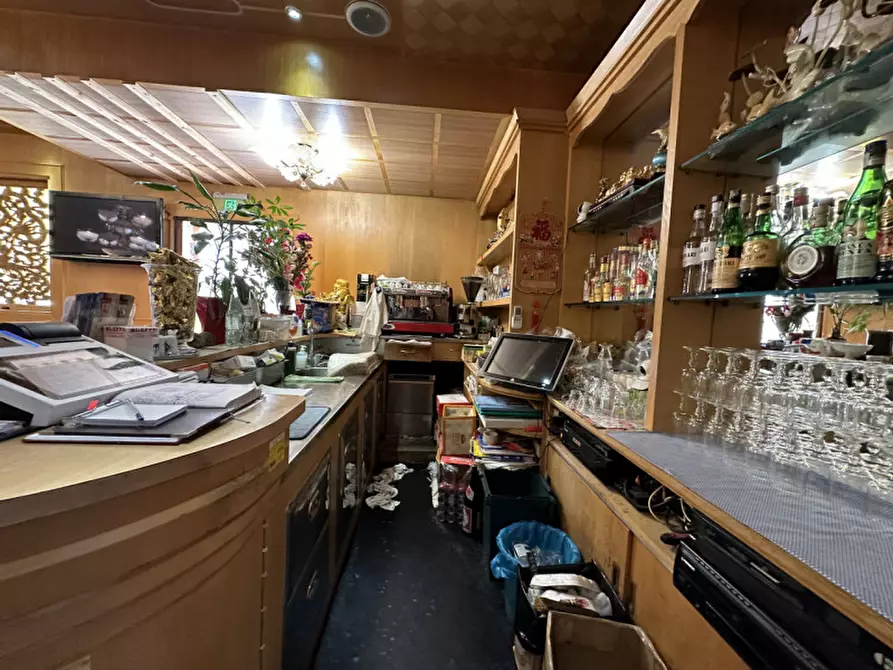 Immagine 14 di Negozio in vendita  a Senigallia