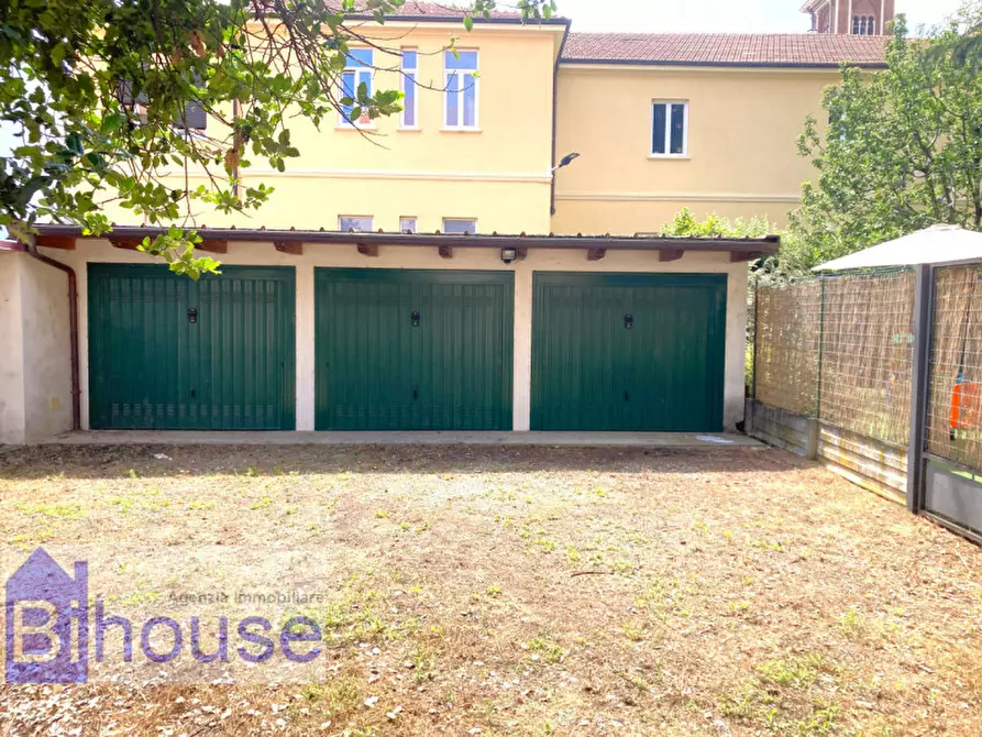 Immagine 2 di Garage in vendita  a Biella