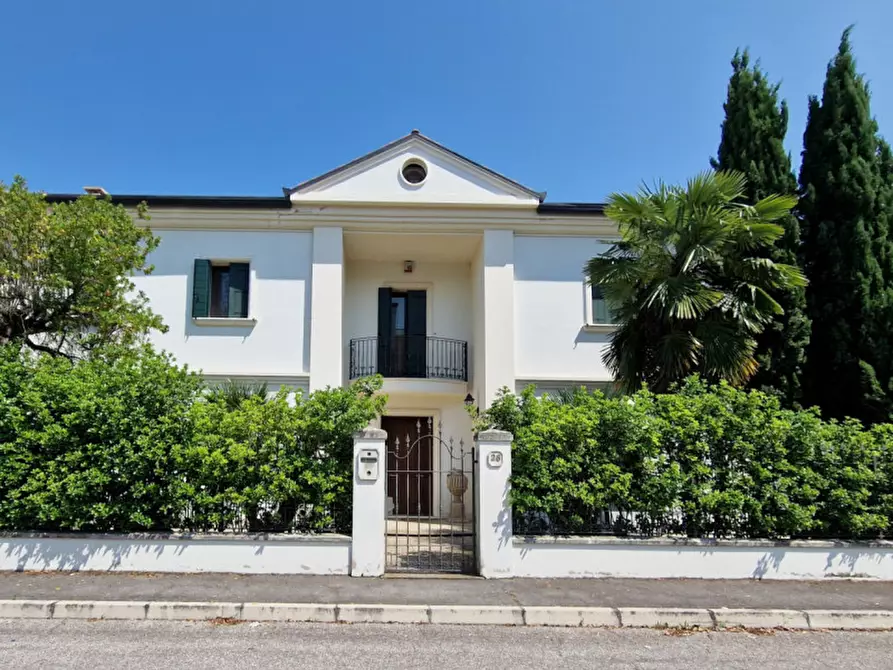Immagine 1 di Casa bifamiliare in vendita  in VIA EZIO FRANCESCHINI a Este