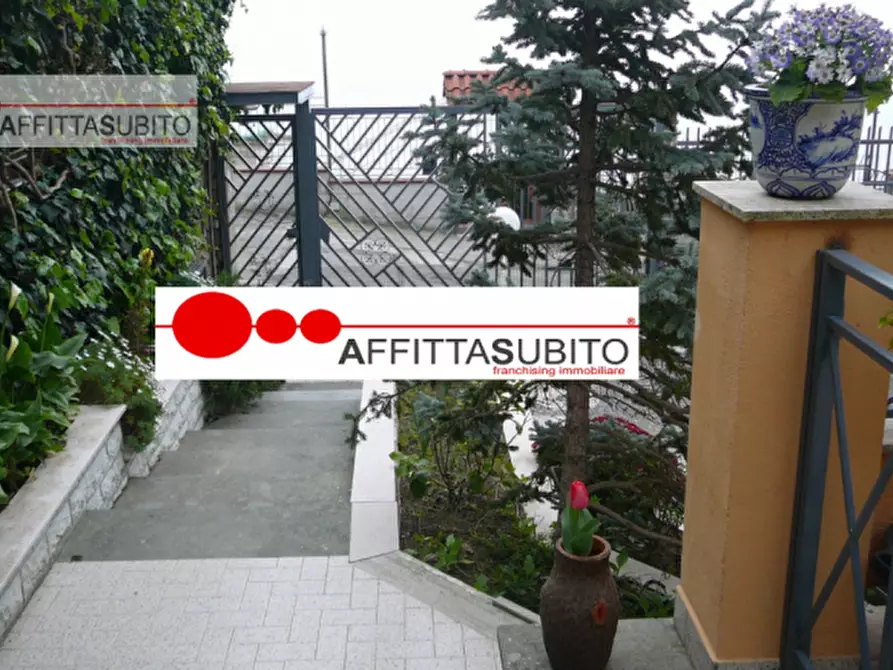 Immagine 3 di Villa in affitto  in via Camaldolilli 141 a Napoli