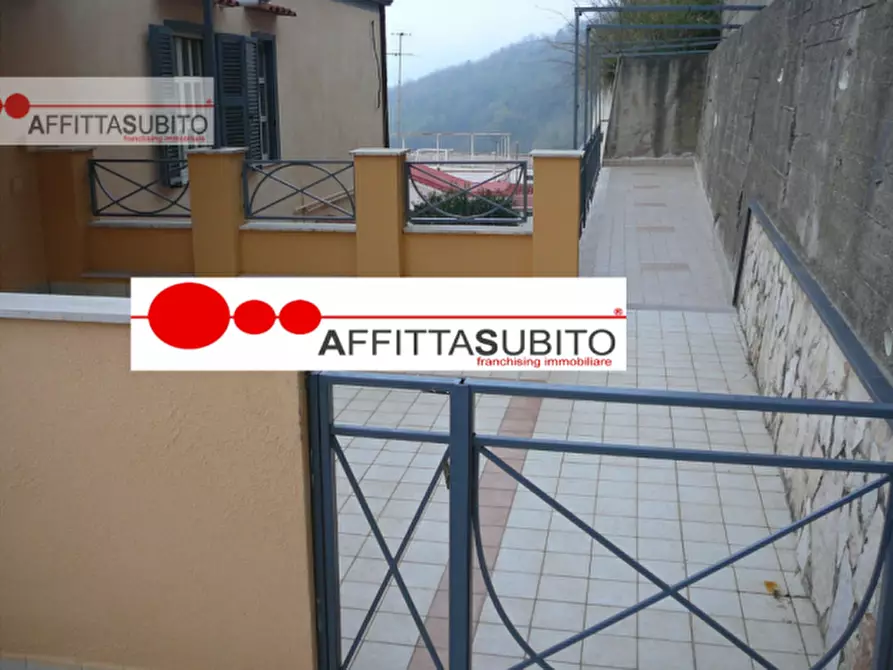 Immagine 10 di Villa in affitto  in via Camaldolilli 141 a Napoli
