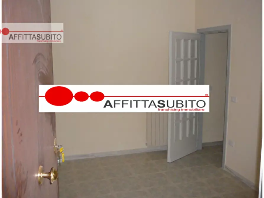 Immagine 11 di Villa in affitto  in via Camaldolilli 141 a Napoli