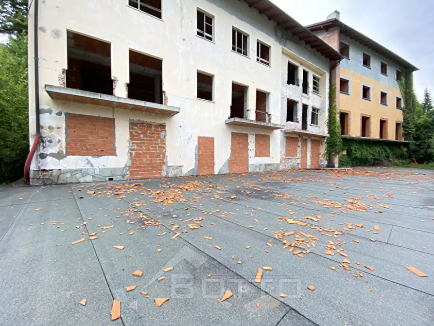 Immagine 1 di Palazzo in vendita  in Via tancredi rossi a Varallo