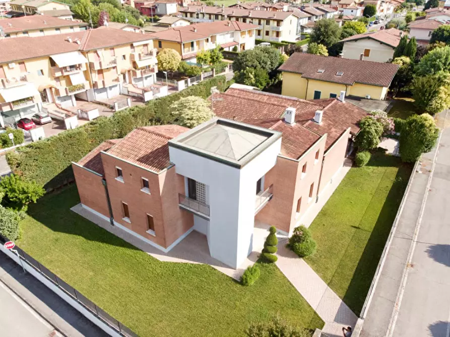 Immagine 1 di Villa in vendita  in VIA MONS. GIUSEPPE FIORINI, 1 a Calvisano