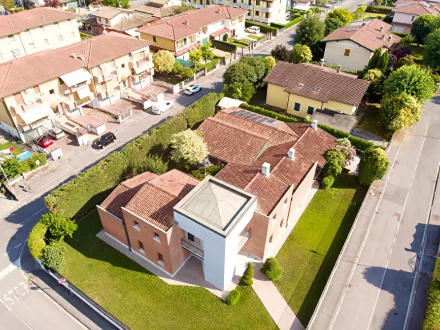 Immagine 2 di Villa in vendita  in VIA MONS. GIUSEPPE FIORINI, 1 a Calvisano