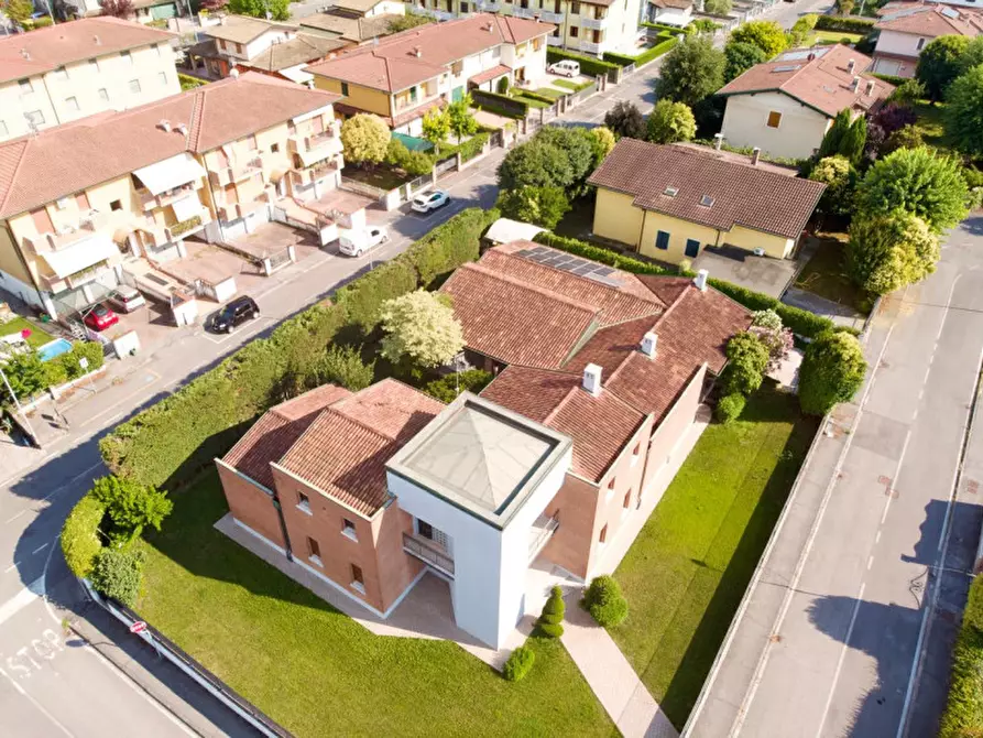 Immagine 3 di Villa in vendita  in VIA MONS. GIUSEPPE FIORINI, 1 a Calvisano