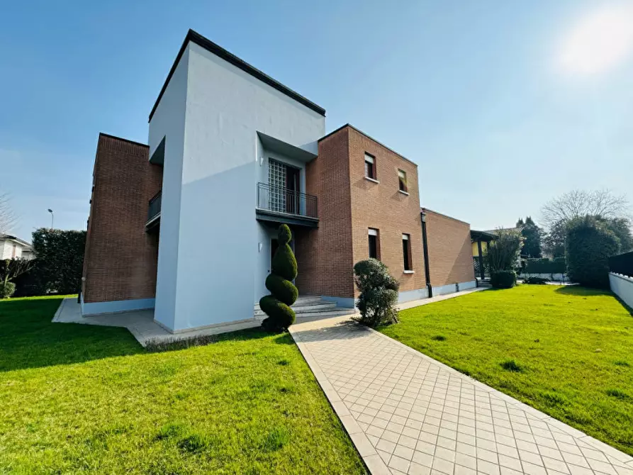 Immagine 5 di Villa in vendita  in VIA MONS. GIUSEPPE FIORINI, 1 a Calvisano