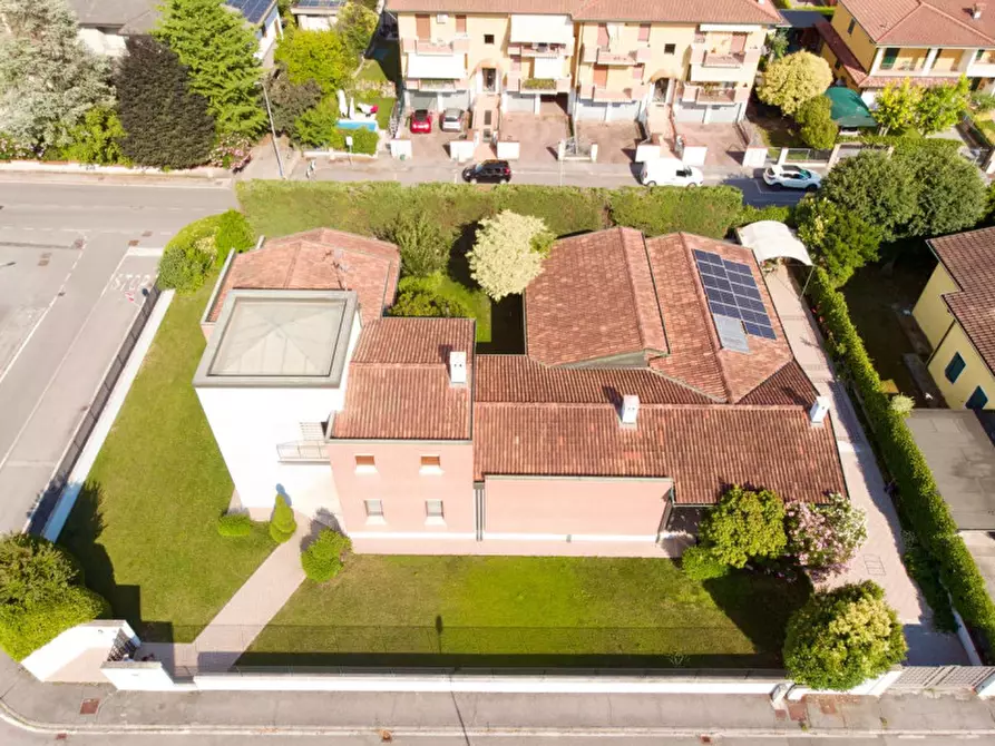 Immagine 6 di Villa in vendita  in VIA MONS. GIUSEPPE FIORINI, 1 a Calvisano