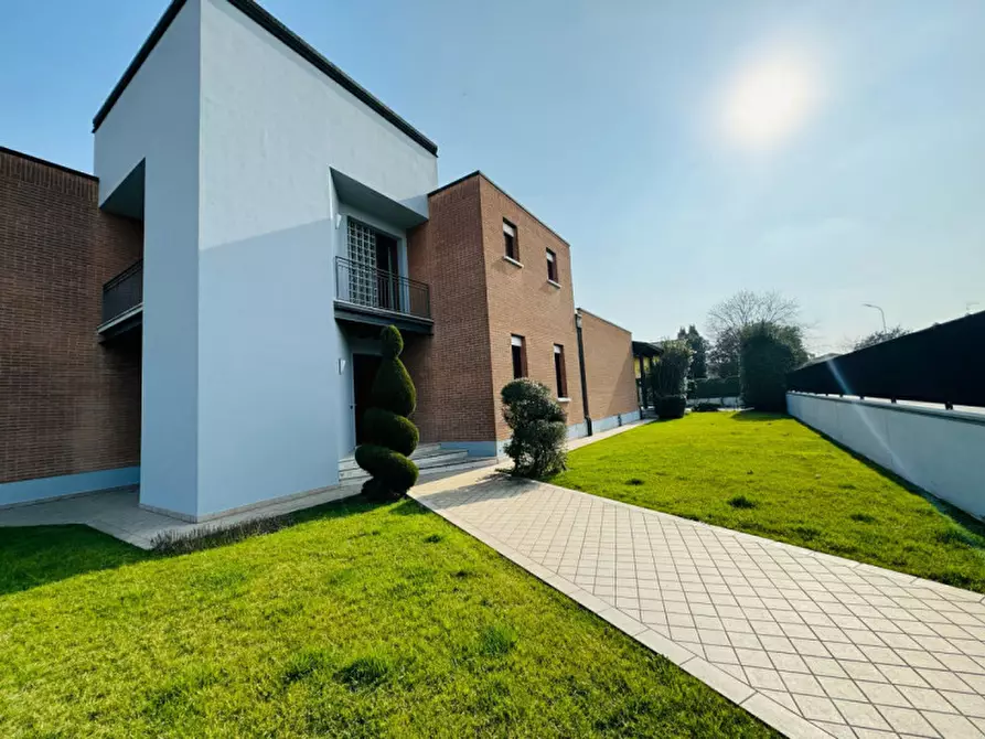 Immagine 7 di Villa in vendita  in VIA MONS. GIUSEPPE FIORINI, 1 a Calvisano