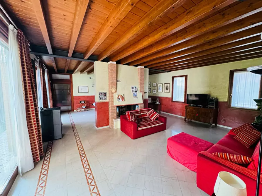 Immagine 11 di Villa in vendita  in VIA MONS. GIUSEPPE FIORINI, 1 a Calvisano