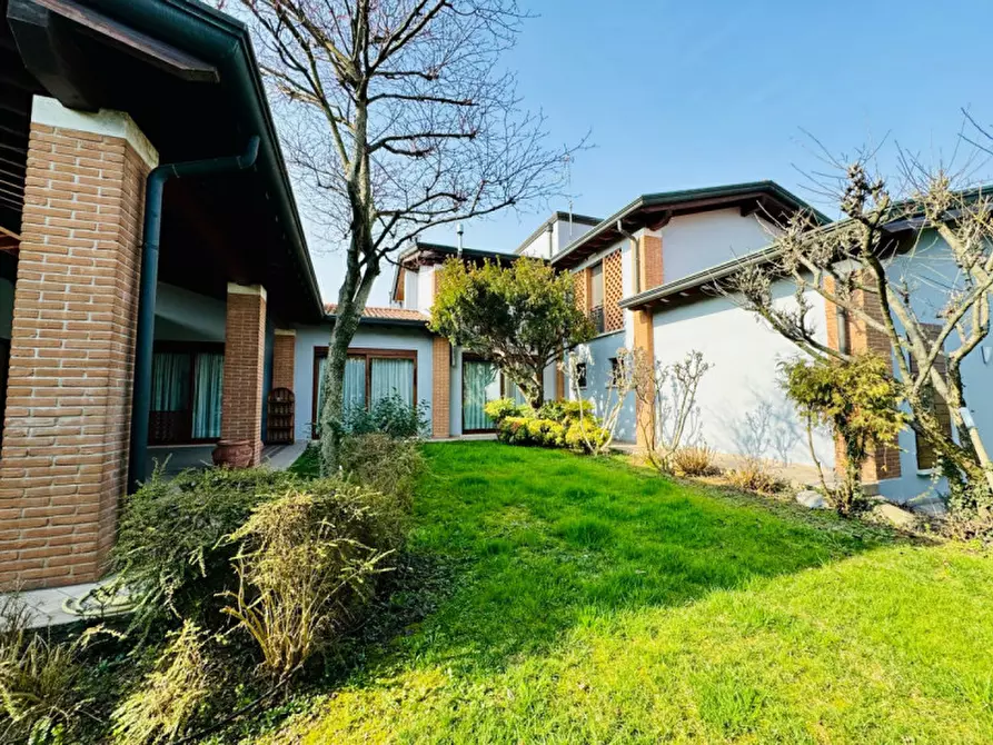 Immagine 35 di Villa in vendita  in VIA MONS. GIUSEPPE FIORINI, 1 a Calvisano