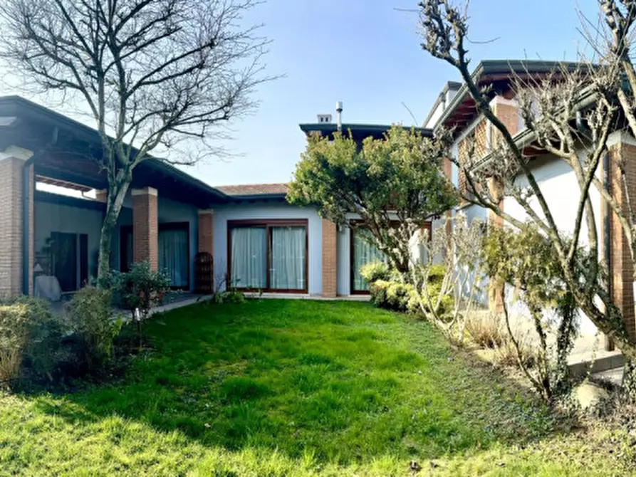 Immagine 37 di Villa in vendita  in VIA MONS. GIUSEPPE FIORINI, 1 a Calvisano