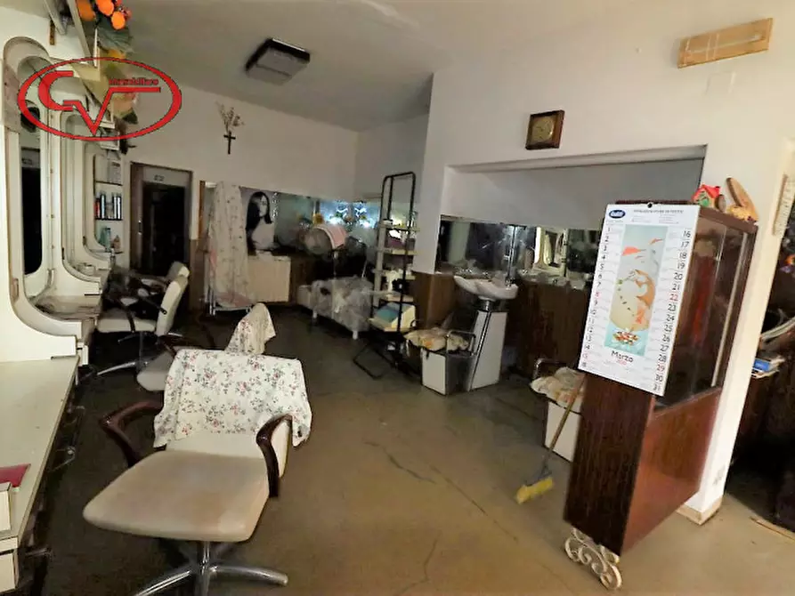 Immagine 2 di Negozio in vendita  in centro a Montevarchi