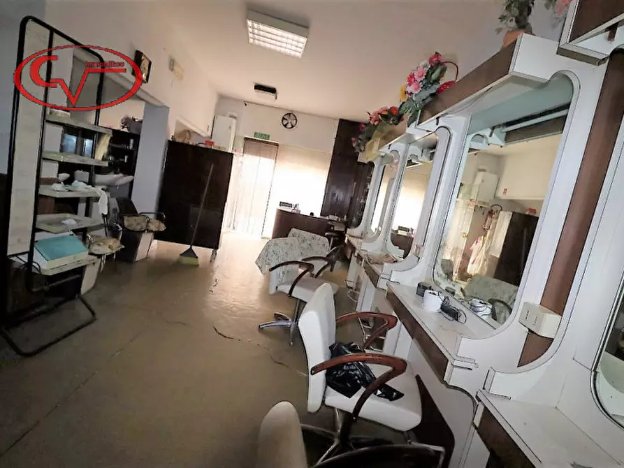 Immagine 3 di Negozio in vendita  in centro a Montevarchi