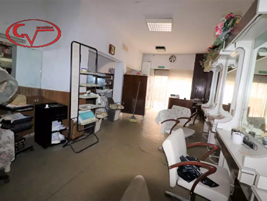 Immagine 4 di Negozio in vendita  in centro a Montevarchi