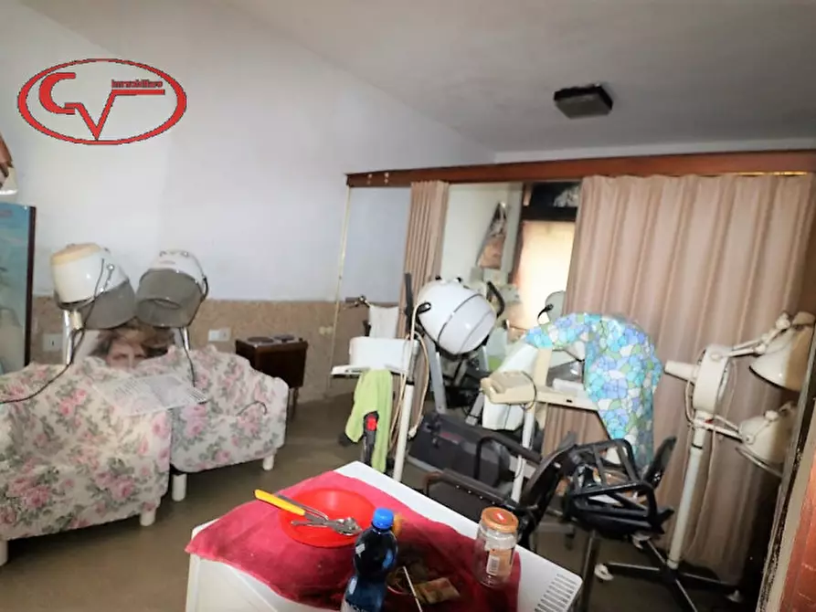 Immagine 5 di Negozio in vendita  in centro a Montevarchi