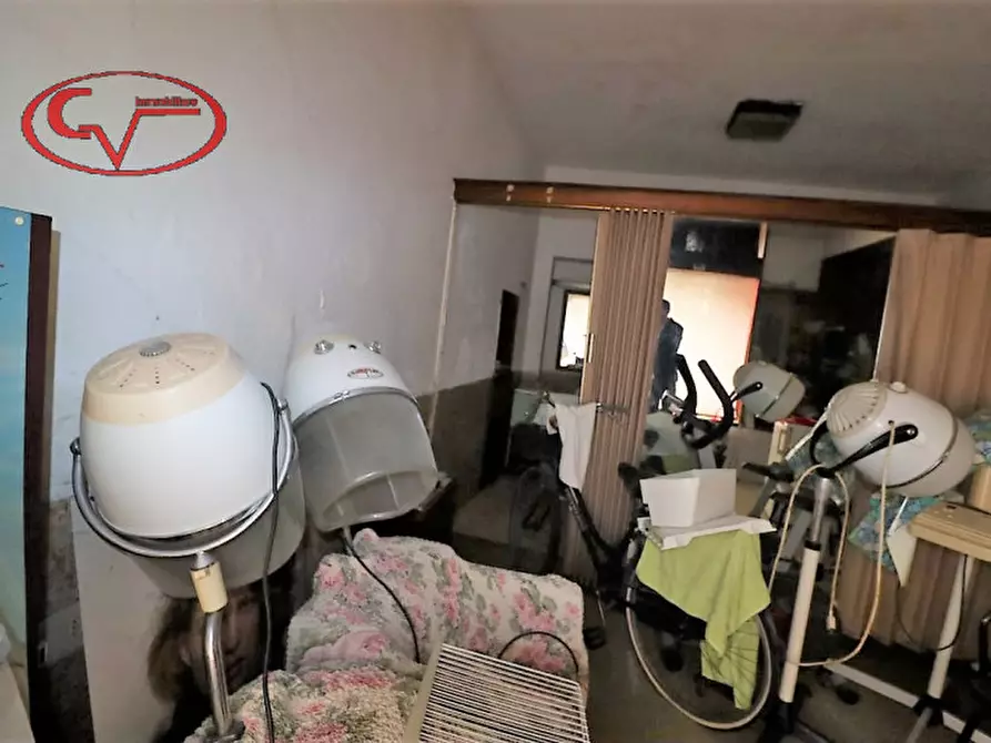 Immagine 6 di Negozio in vendita  in centro a Montevarchi