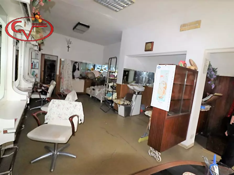 Immagine 9 di Negozio in vendita  in centro a Montevarchi