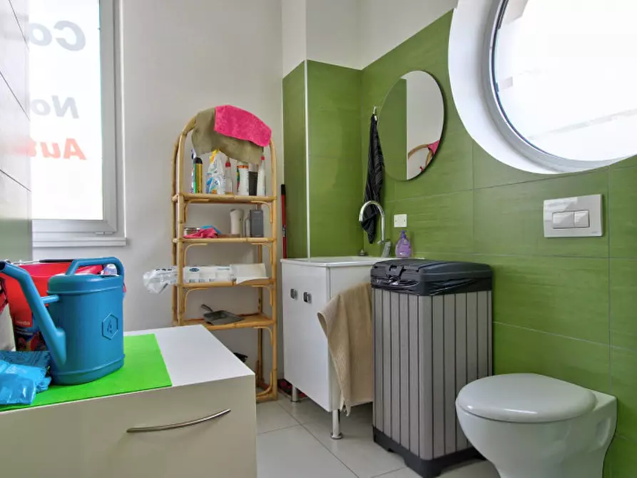 Immagine 3 di Negozio in vendita  in Via Cesare Battisti, 141 a Comano Terme