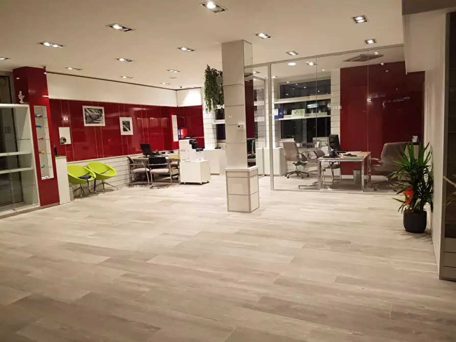 Immagine 6 di Negozio in vendita  in Via Cesare Battisti, 141 a Comano Terme